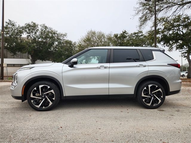 2023 Mitsubishi Outlander SE