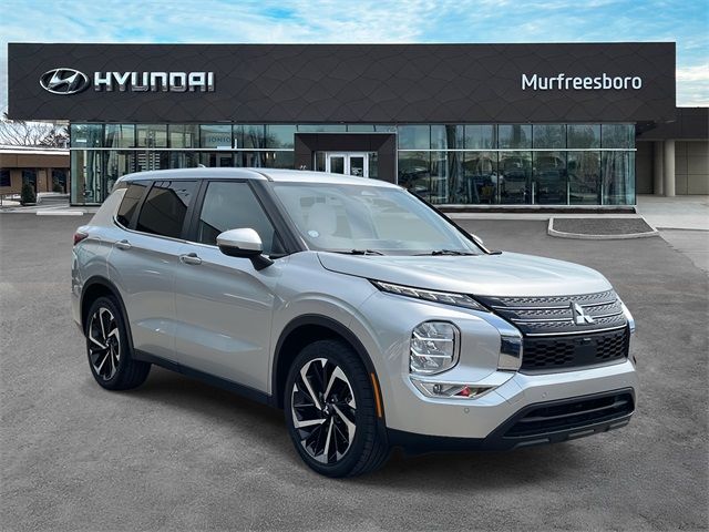 2023 Mitsubishi Outlander SE