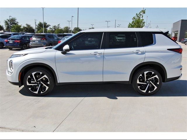 2023 Mitsubishi Outlander SE