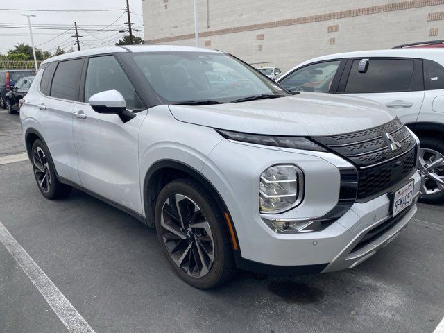 2023 Mitsubishi Outlander SE