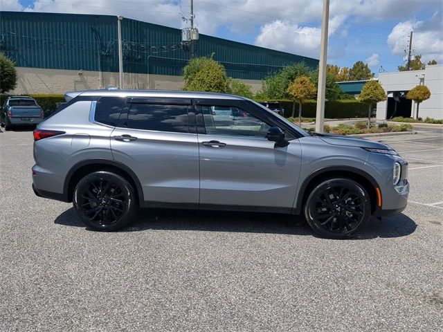 2023 Mitsubishi Outlander SE