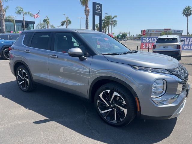 2023 Mitsubishi Outlander SE