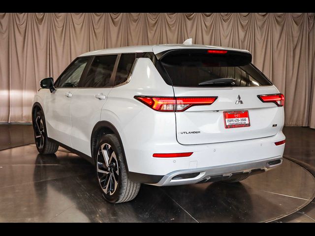 2023 Mitsubishi Outlander SE