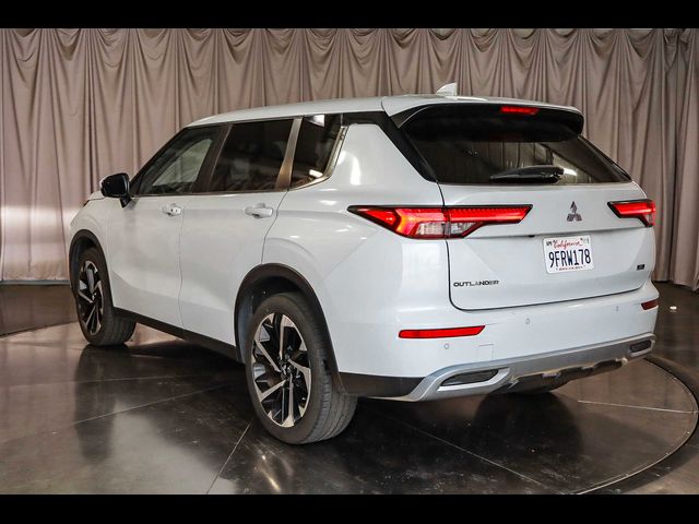 2023 Mitsubishi Outlander SE