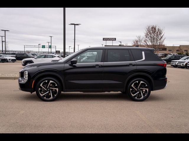 2023 Mitsubishi Outlander SE