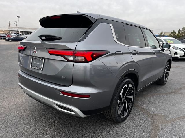 2023 Mitsubishi Outlander SE