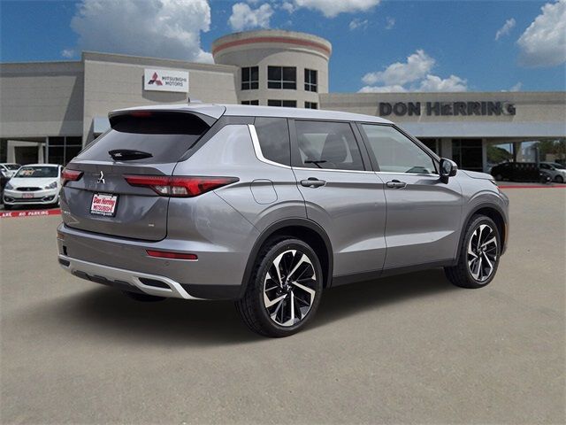 2023 Mitsubishi Outlander SE