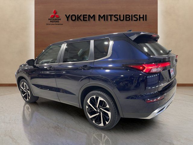 2023 Mitsubishi Outlander SE