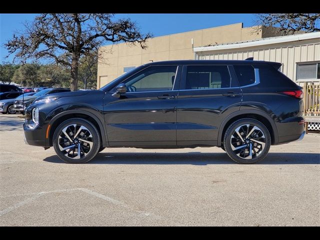 2023 Mitsubishi Outlander SE