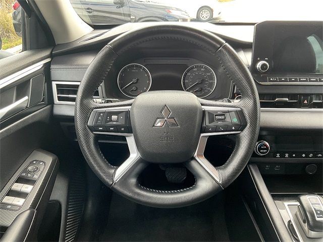 2023 Mitsubishi Outlander SE