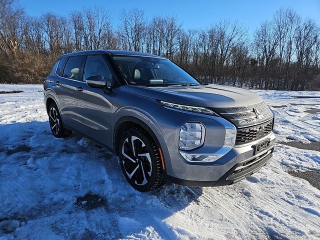 2023 Mitsubishi Outlander SE