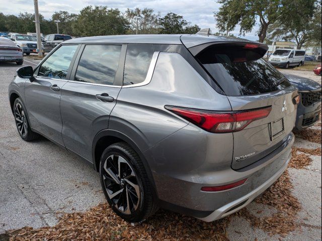 2023 Mitsubishi Outlander SE