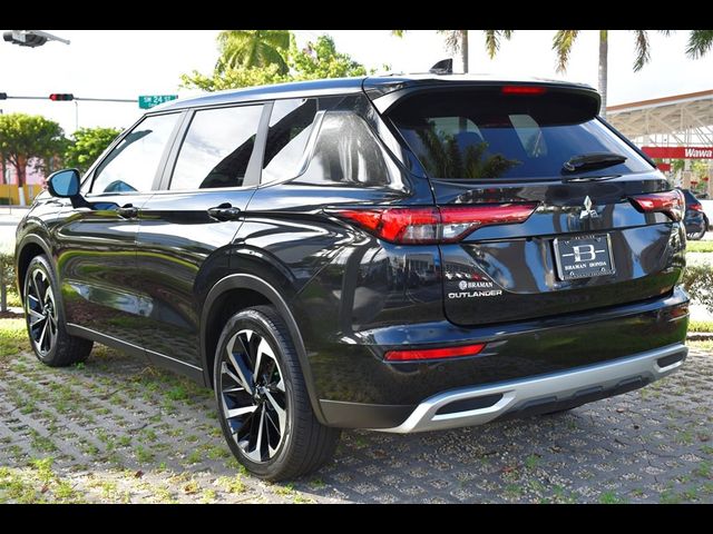 2023 Mitsubishi Outlander SE