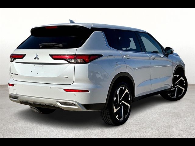 2023 Mitsubishi Outlander SE