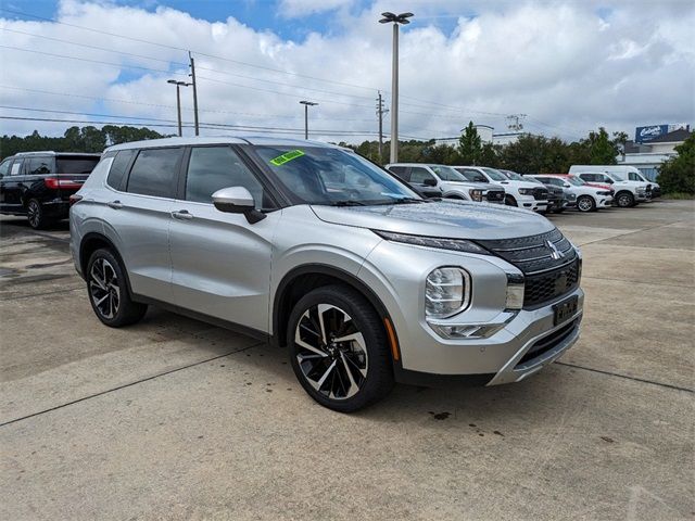 2023 Mitsubishi Outlander SE