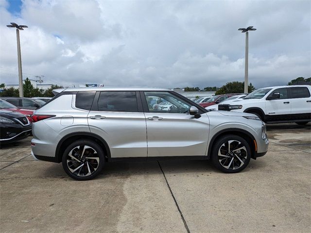 2023 Mitsubishi Outlander SE