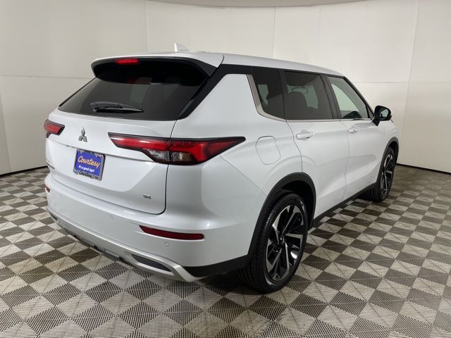 2023 Mitsubishi Outlander SE