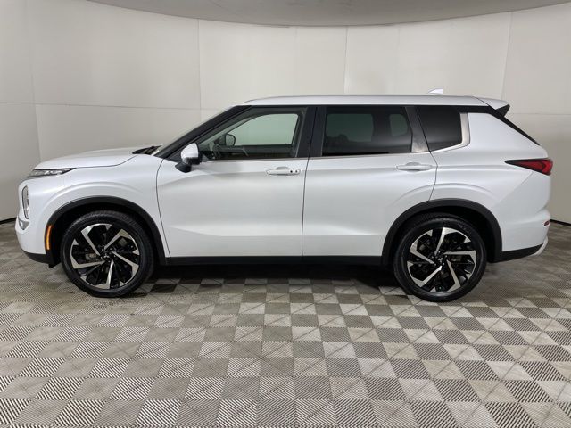2023 Mitsubishi Outlander SE