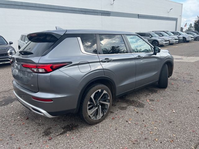 2023 Mitsubishi Outlander SE