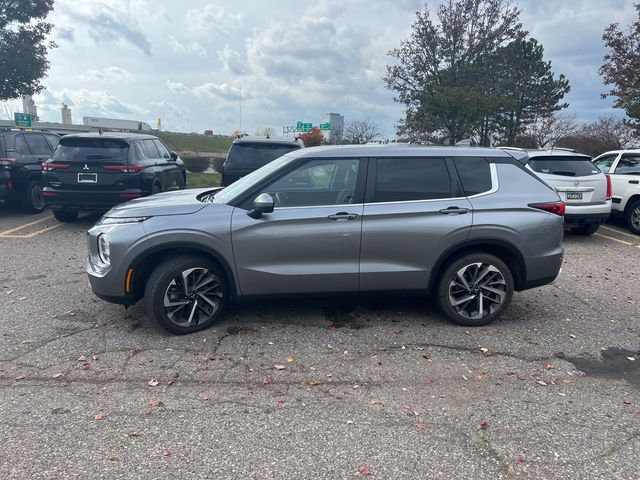 2023 Mitsubishi Outlander SE