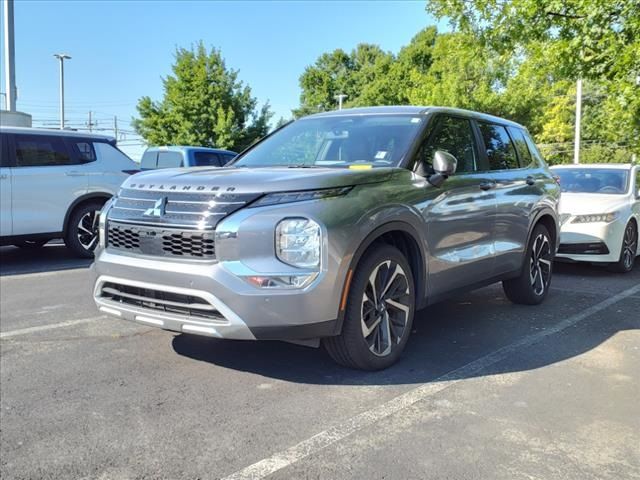 2023 Mitsubishi Outlander SE