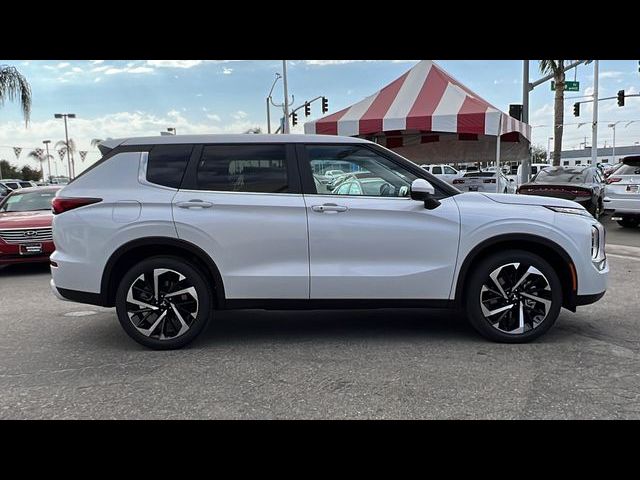 2023 Mitsubishi Outlander SE
