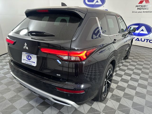 2023 Mitsubishi Outlander SE