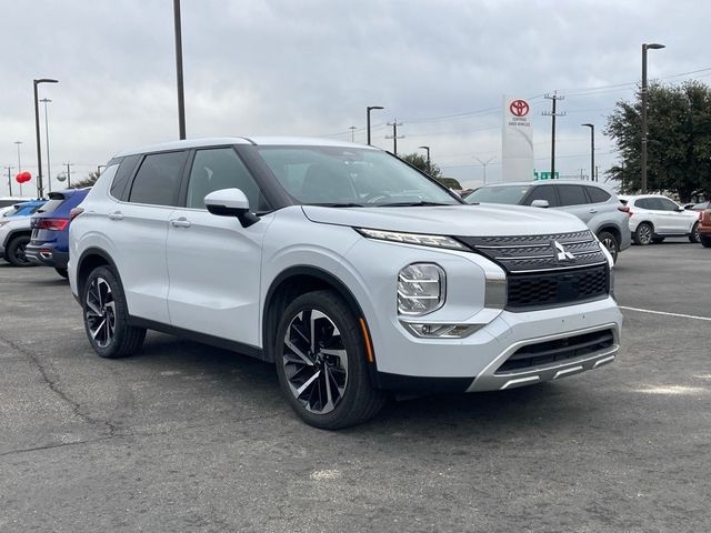 2023 Mitsubishi Outlander SE