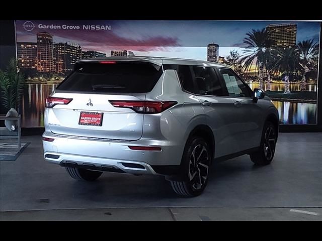 2023 Mitsubishi Outlander SE