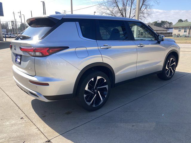 2023 Mitsubishi Outlander SE