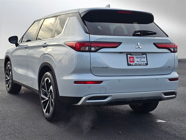 2023 Mitsubishi Outlander SE