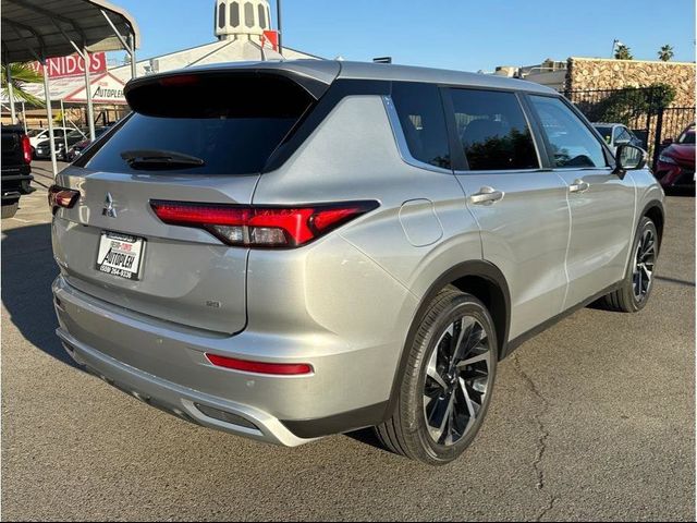 2023 Mitsubishi Outlander SE