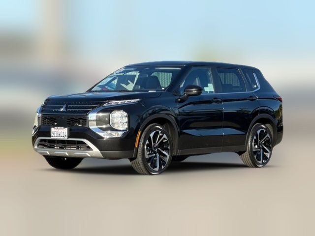 2023 Mitsubishi Outlander SE