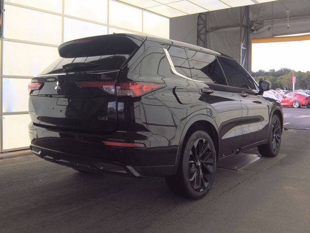 2023 Mitsubishi Outlander SE