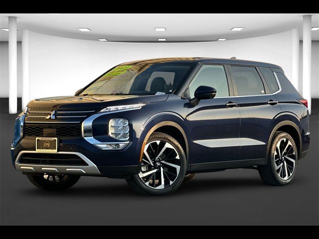 2023 Mitsubishi Outlander SE