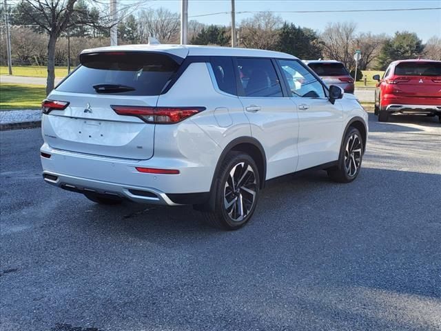 2023 Mitsubishi Outlander SE