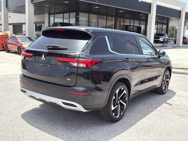 2023 Mitsubishi Outlander SE