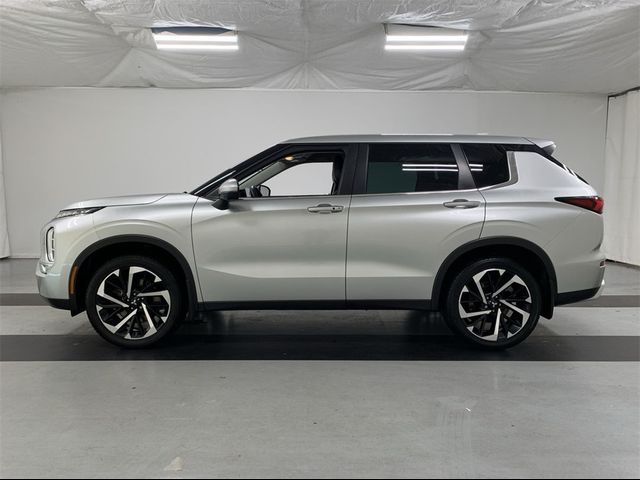 2023 Mitsubishi Outlander SE