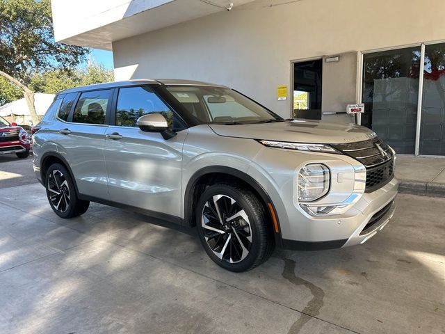 2023 Mitsubishi Outlander SE