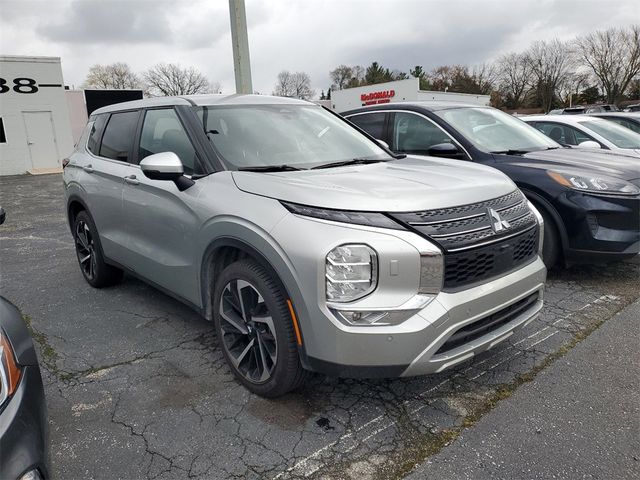 2023 Mitsubishi Outlander SE