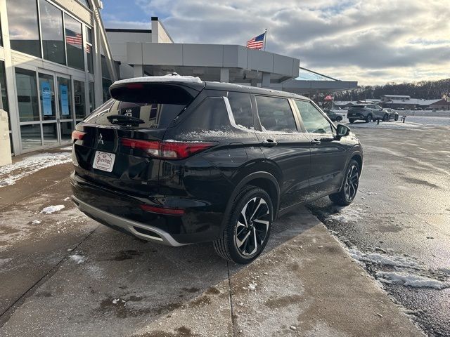 2023 Mitsubishi Outlander SE