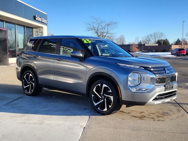 2023 Mitsubishi Outlander SE