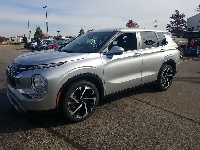 2023 Mitsubishi Outlander SE