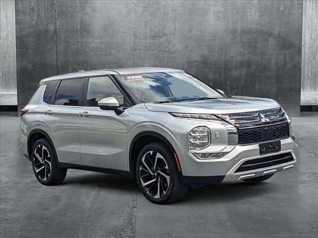 2023 Mitsubishi Outlander SE