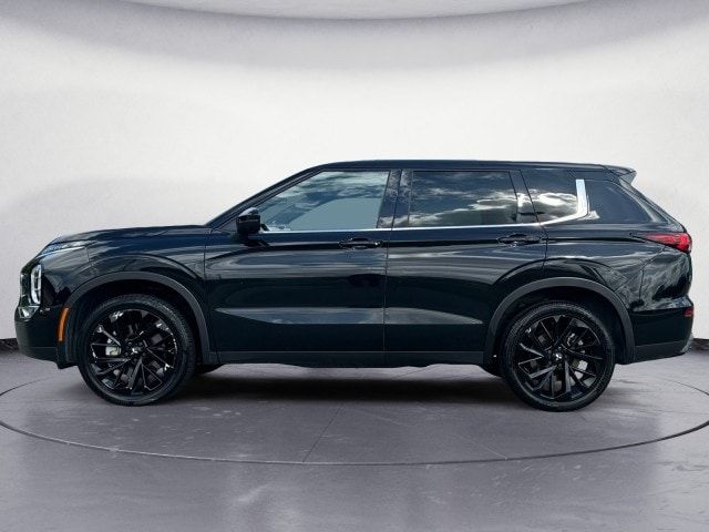 2023 Mitsubishi Outlander SE