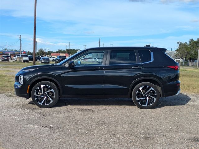 2023 Mitsubishi Outlander SE