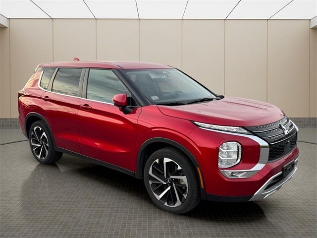 2023 Mitsubishi Outlander SE