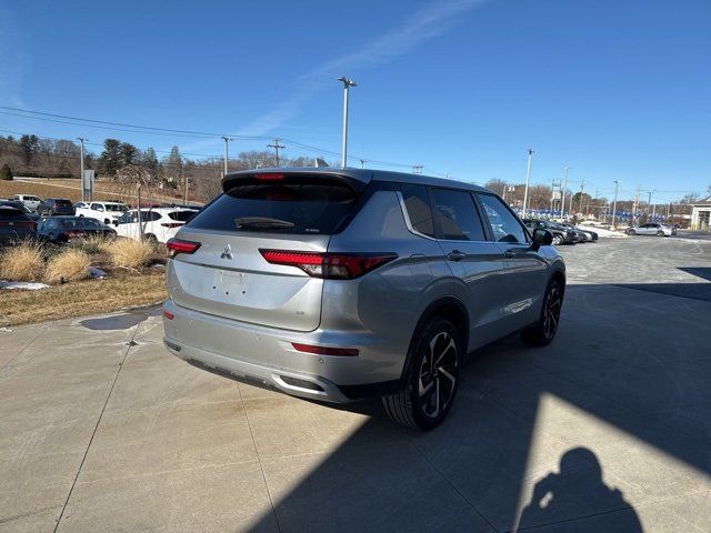 2023 Mitsubishi Outlander SE