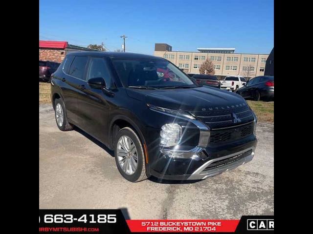 2023 Mitsubishi Outlander SE