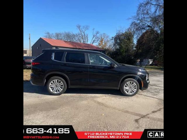 2023 Mitsubishi Outlander SE